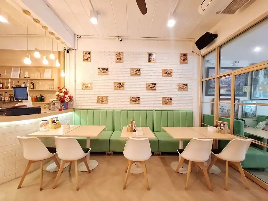 Burger Breakfast Lounge Khon Kaen – turnkey breakfast and burger café near Central Plaza, photo 3