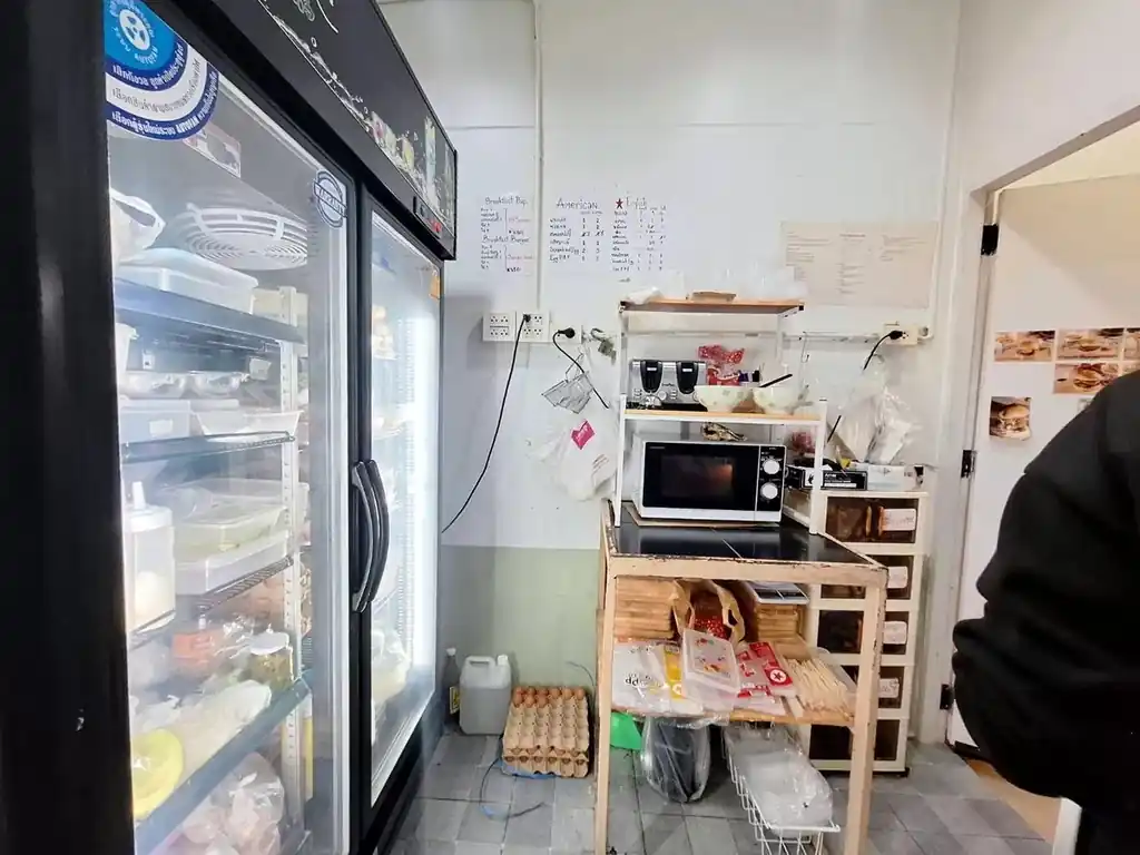 Burger Breakfast Lounge Khon Kaen – turnkey breakfast and burger café near Central Plaza, photo 9