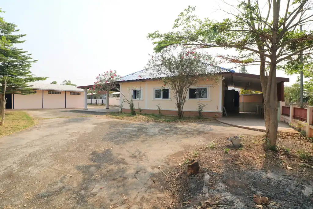 2 bedroom, 2 bathroom home with commercial buildings for sale in Non Sang, Nong Bua Lam Phu, photo 3