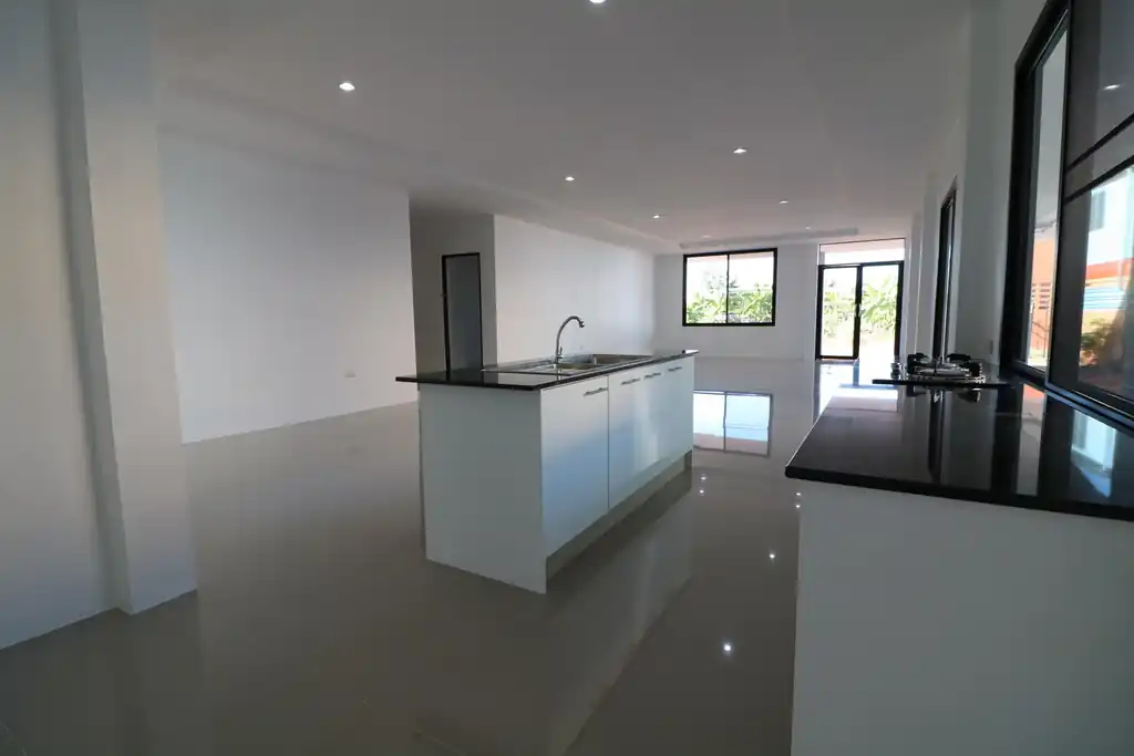 Tenanted 4 bedroom, 3 bathroom home on a large plot for sale in Mu Mon, Udon Thani, photo 10
