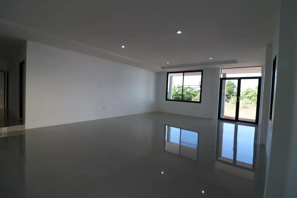 Tenanted 4 bedroom, 3 bathroom home on a large plot for sale in Mu Mon, Udon Thani, photo 14