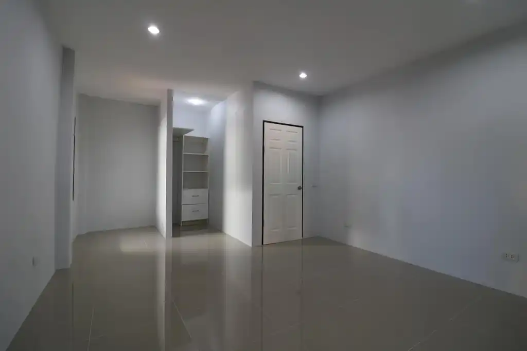Tenanted 4 bedroom, 3 bathroom home on a large plot for sale in Mu Mon, Udon Thani, photo 15