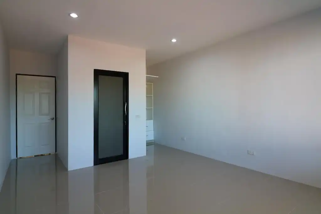 Tenanted 4 bedroom, 3 bathroom home on a large plot for sale in Mu Mon, Udon Thani, photo 21