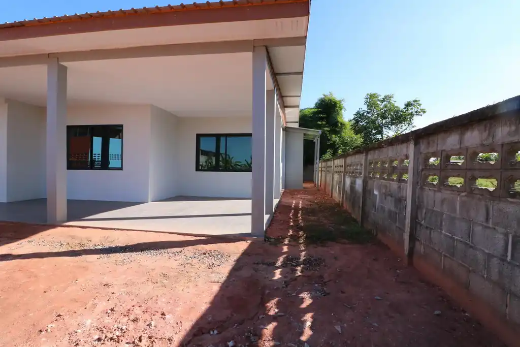 Tenanted 4 bedroom, 3 bathroom home on a large plot for sale in Mu Mon, Udon Thani, photo 4