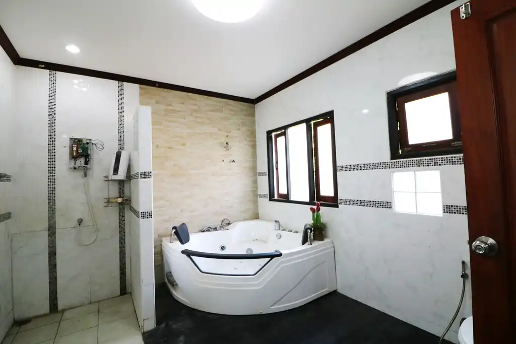 4 bedroom, 5 bathroom stylish 664 sq m home with lake views for sale in Nong Khai, photo 43