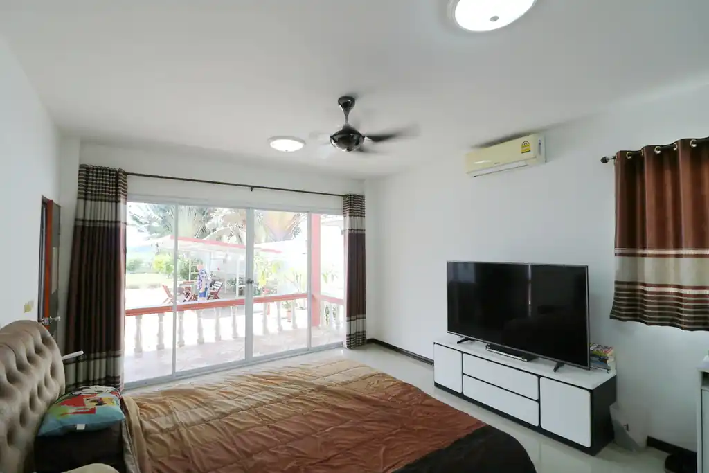 4 bedroom, 5 bathroom lakeview home for sale with furnishings, Ban Tat, Udon Thani, photo 17