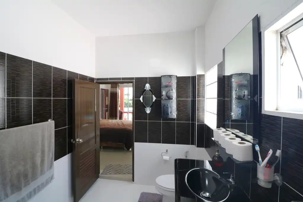 4 bedroom, 5 bathroom lakeview home for sale with furnishings, Ban Tat, Udon Thani, photo 20