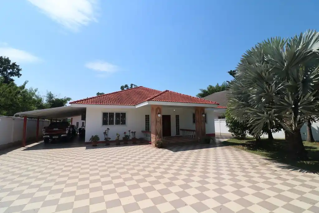4 bedroom, 5 bathroom lakeview home for sale with furnishings, Ban Tat, Udon Thani, photo 5