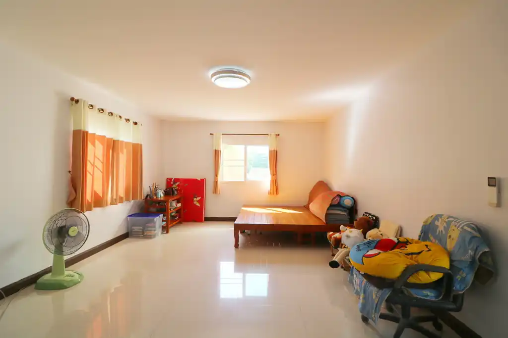 Two homes with 5 bedrooms and 4 bathrooms for sale on 1 rai 90 talang wah, Kumphawapi, Udon Thani, photo 16