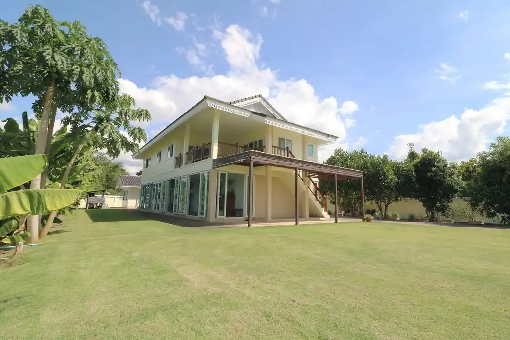 Two homes with 5 bedrooms and 4 bathrooms for sale on 1 rai 90 talang wah, Kumphawapi, Udon Thani, photo 3