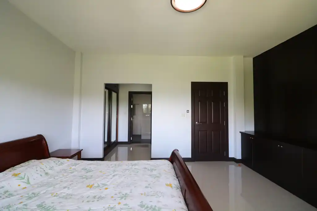 Two homes with 5 bedrooms and 4 bathrooms for sale on 1 rai 90 talang wah, Kumphawapi, Udon Thani, photo 36