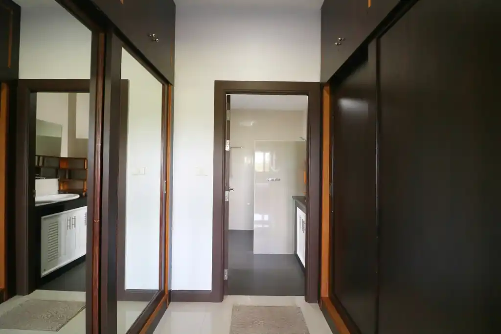 Two homes with 5 bedrooms and 4 bathrooms for sale on 1 rai 90 talang wah, Kumphawapi, Udon Thani, photo 37