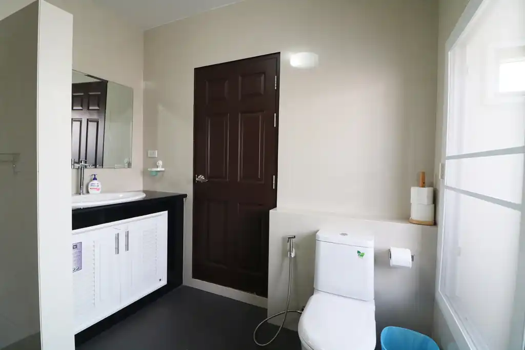 Two homes with 5 bedrooms and 4 bathrooms for sale on 1 rai 90 talang wah, Kumphawapi, Udon Thani, photo 39