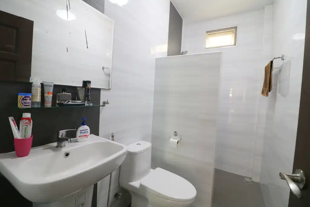 Two homes with 5 bedrooms and 4 bathrooms for sale on 1 rai 90 talang wah, Kumphawapi, Udon Thani, photo 58