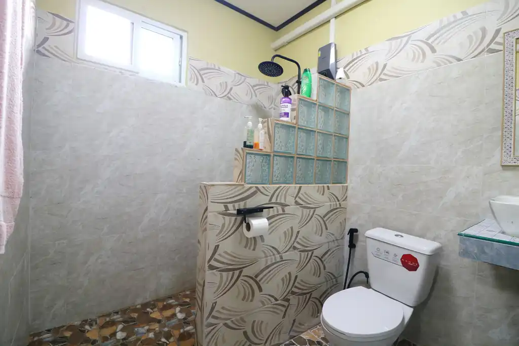 Two homes plus a shopfront on 2+ rai for sale in Lam Pao, Kalasin, photo 10
