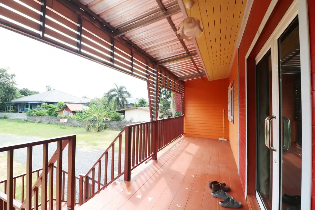 Two homes plus a shopfront on 2+ rai for sale in Lam Pao, Kalasin, photo 4
