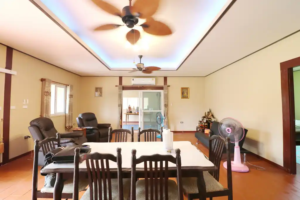 Two homes plus a shopfront on 2+ rai for sale in Lam Pao, Kalasin, photo 6