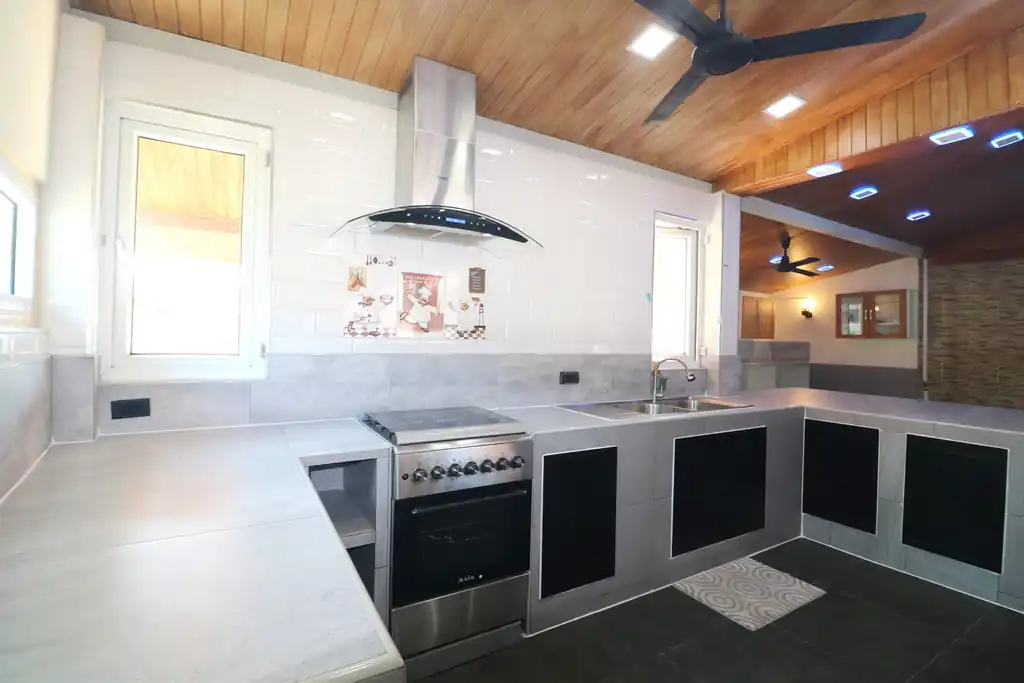 4 bedroom, 5 bathroom pool home on 1 rai for sale in Udon Thani, photo 39