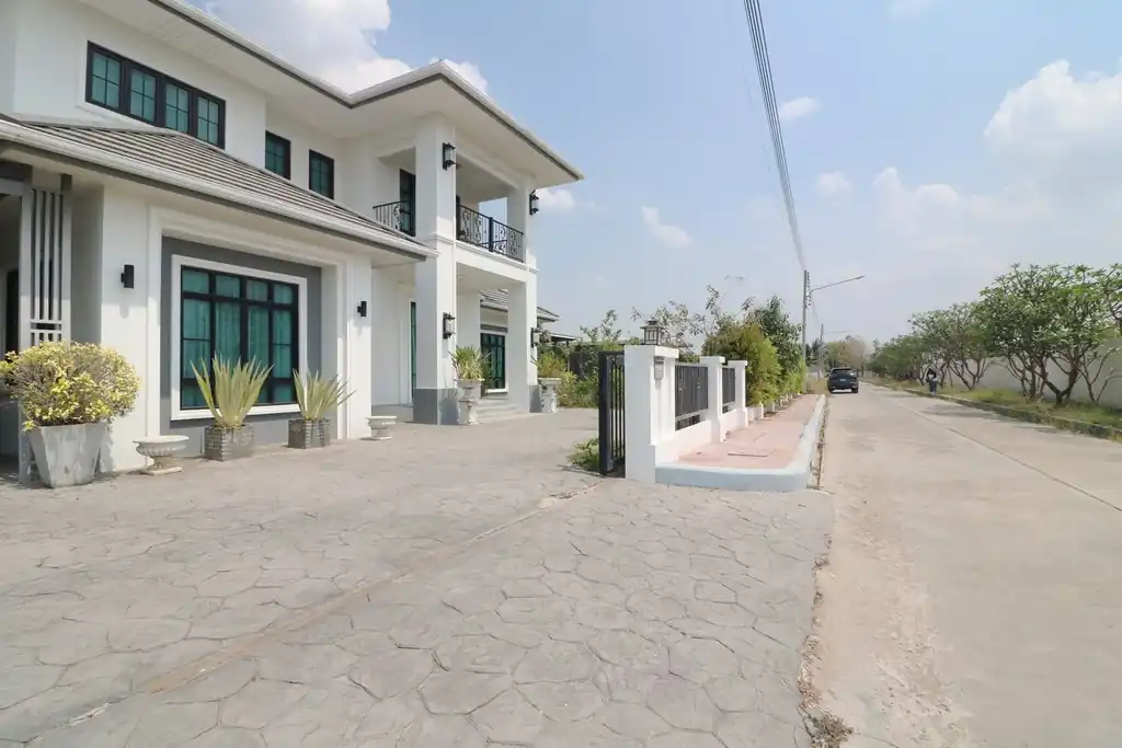 Modern 3 bedroom, 3 bathroom European-style home in Lively Home project, Buriram, photo 2