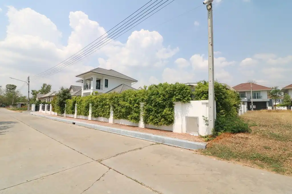 Modern 3 bedroom, 3 bathroom European-style home in Lively Home project, Buriram, photo 3