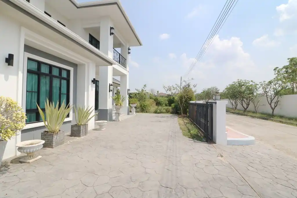 Modern 3 bedroom, 3 bathroom European-style home in Lively Home project, Buriram, photo 5