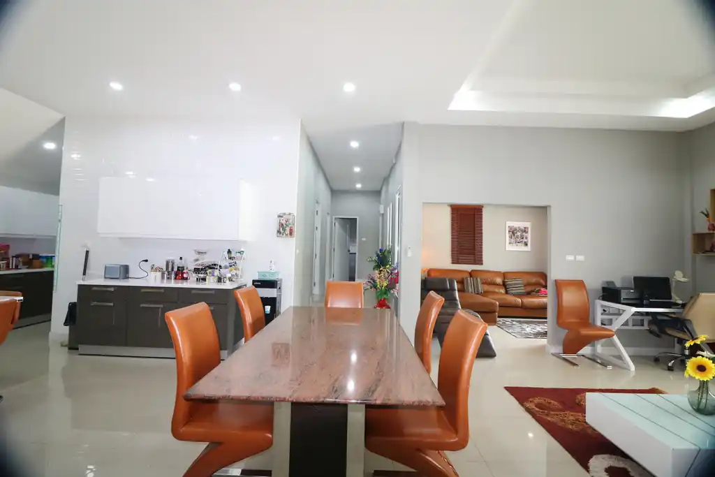 4 bed, 3 bath pool home for sale in Phapirom Park Villa, Khon Kaen, photo 4