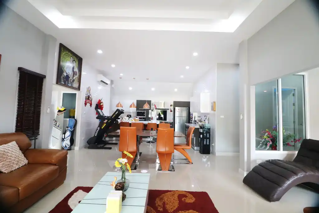 4 bed, 3 bath pool home for sale in Phapirom Park Villa, Khon Kaen, photo 5