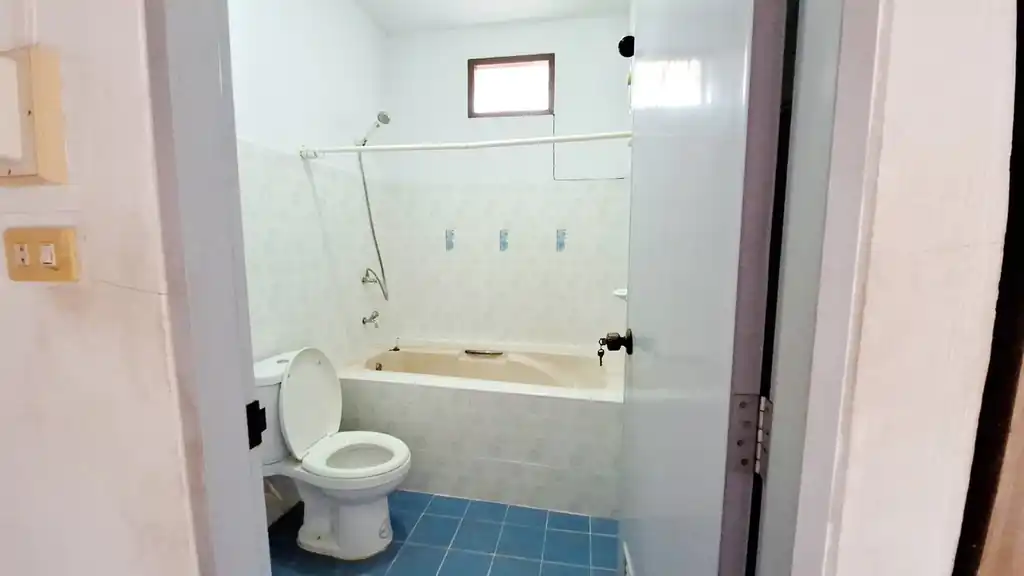 Two-house compound on 1+ rai for sale in Mak Khaeng, Udon Thani, photo 24