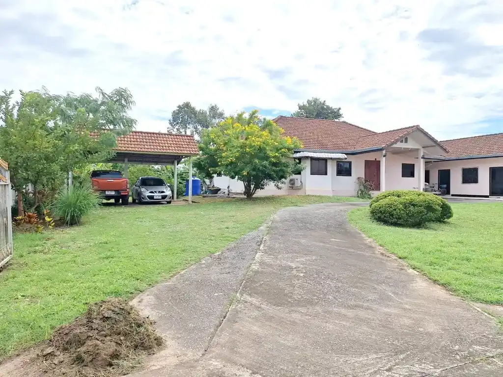 Two-house compound on 1+ rai for sale in Mak Khaeng, Udon Thani, photo 3