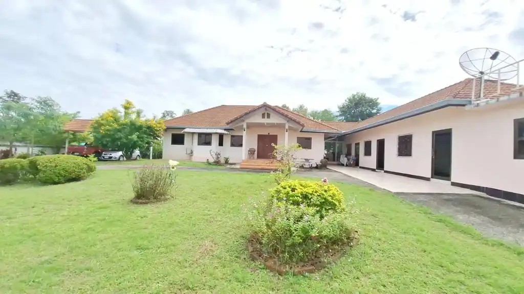 Two-house compound on 1+ rai for sale in Mak Khaeng, Udon Thani, photo 6