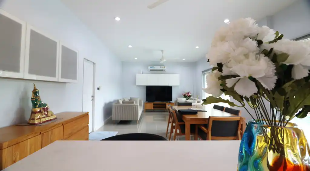 A barely lived-in 4 bedroom, 3 bathroom pool villa for sale in Khon Kaen at 8 Villas Riverside, photo 11