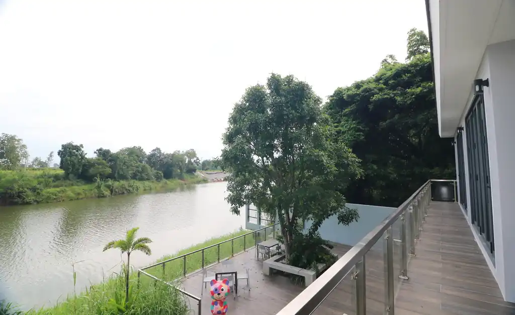 A barely lived-in 4 bedroom, 3 bathroom pool villa for sale in Khon Kaen at 8 Villas Riverside, photo 45