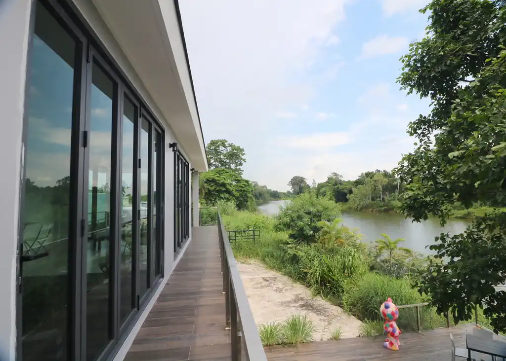 A barely lived-in 4 bedroom, 3 bathroom pool villa for sale in Khon Kaen at 8 Villas Riverside, photo 47