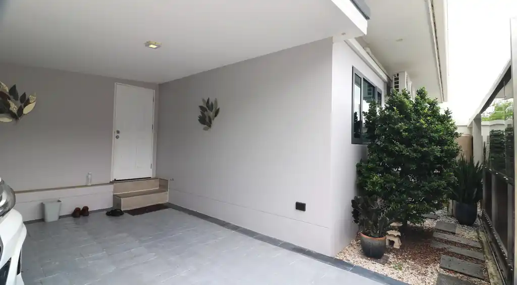A barely lived-in 4 bedroom, 3 bathroom pool villa for sale in Khon Kaen at 8 Villas Riverside, photo 6