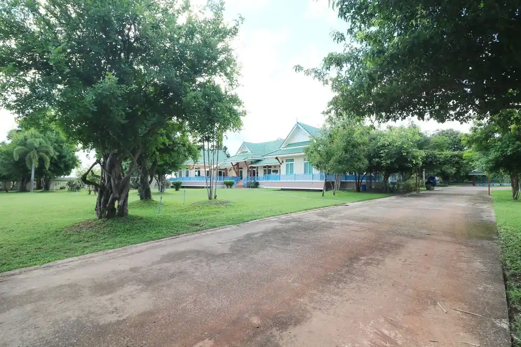 4 bedroom, 5 bathroom home and land for sale – about 6 rai – Wanon Niwat, Sakon Nakhon, photo 3