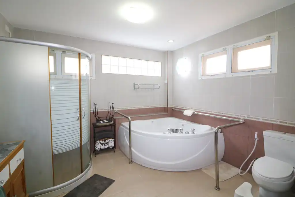 4 bedroom, 5 bathroom home and land for sale – about 6 rai – Wanon Niwat, Sakon Nakhon, photo 30