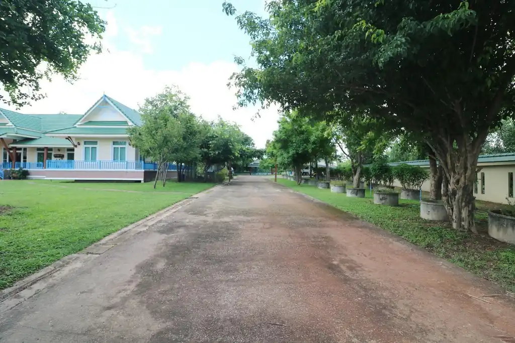4 bedroom, 5 bathroom home and land for sale – about 6 rai – Wanon Niwat, Sakon Nakhon, photo 4