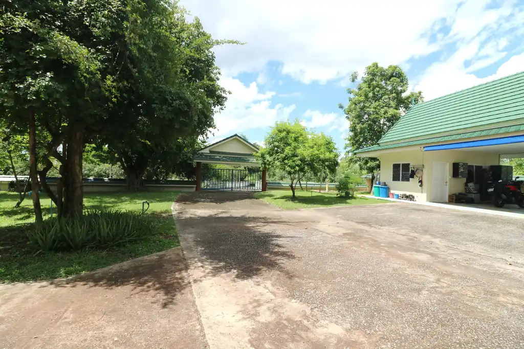 4 bedroom, 5 bathroom home and land for sale – about 6 rai – Wanon Niwat, Sakon Nakhon, photo 45