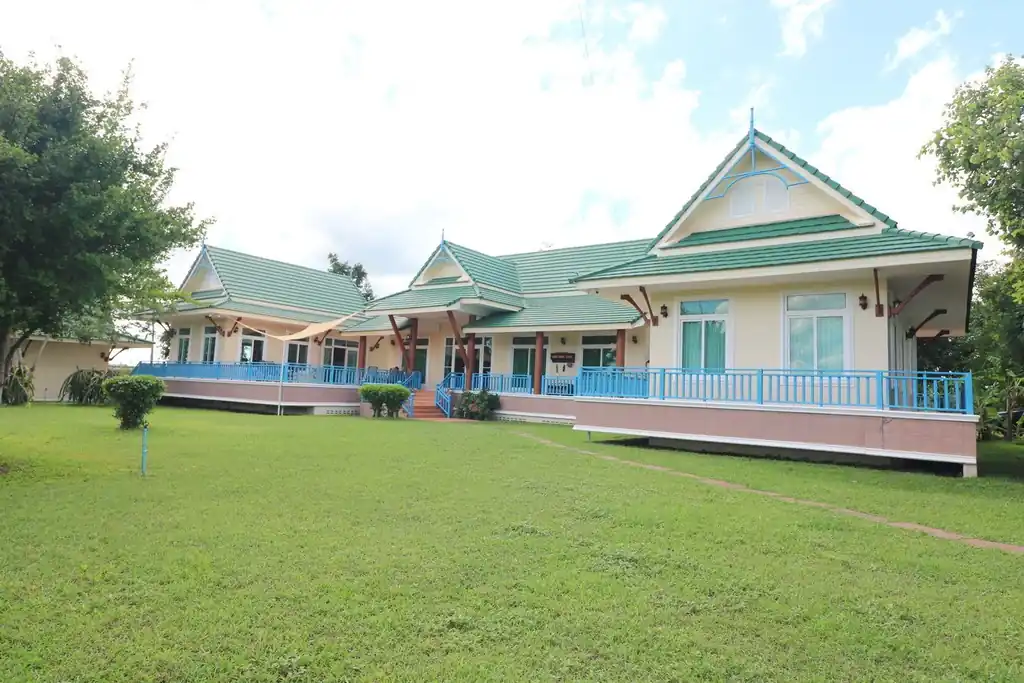 4 bedroom, 5 bathroom home and land for sale – about 6 rai – Wanon Niwat, Sakon Nakhon, photo 5