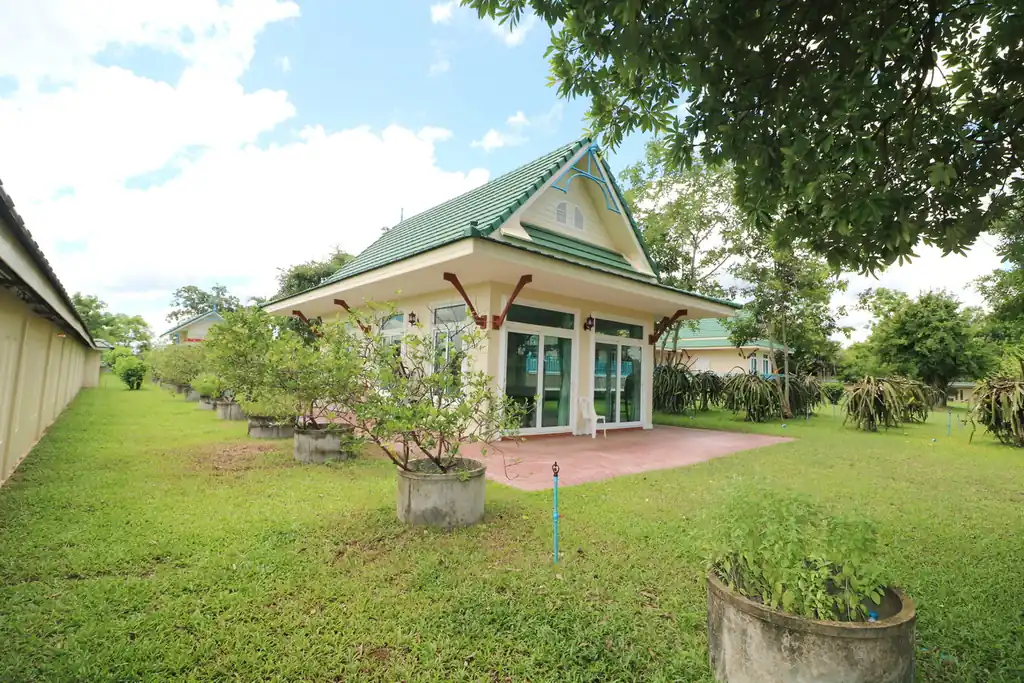 4 bedroom, 5 bathroom home and land for sale – about 6 rai – Wanon Niwat, Sakon Nakhon, photo 7