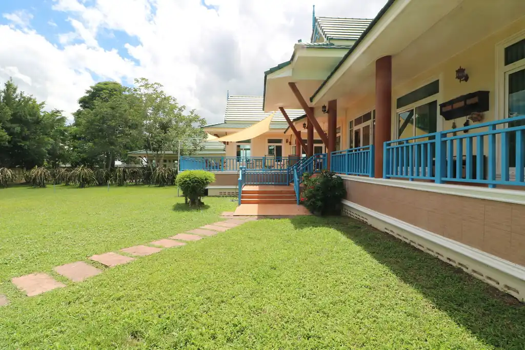 4 bedroom, 5 bathroom home and land for sale – about 6 rai – Wanon Niwat, Sakon Nakhon, photo 8