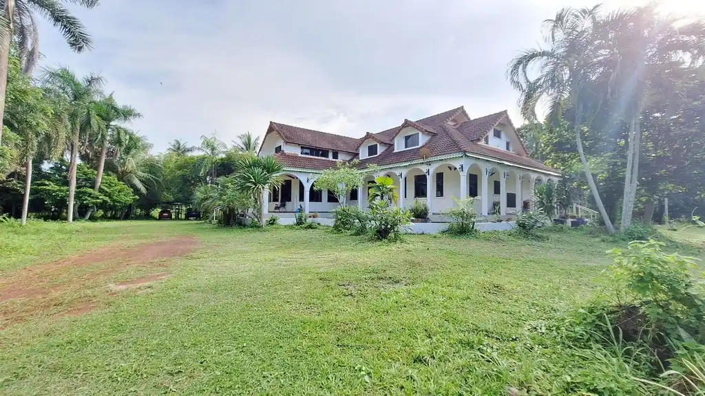12-bedroom estate for sale near Red Lotus Lake, Udon Thani, Thailand, photo 2