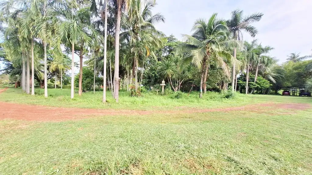 12-bedroom estate for sale near Red Lotus Lake, Udon Thani, Thailand, photo 6