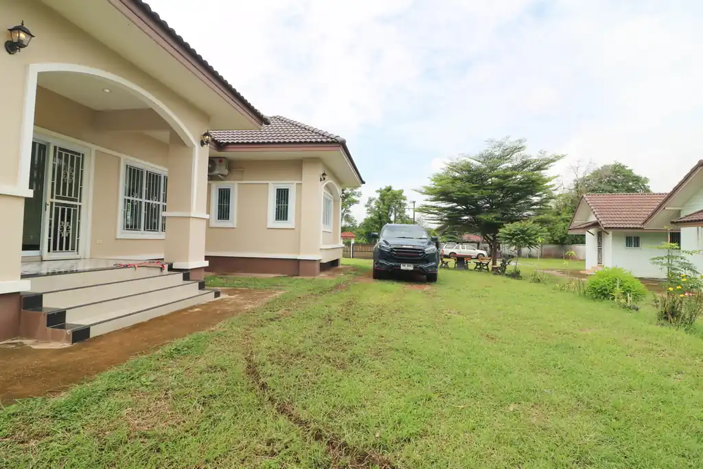 3+ rai of Mekong River frontage with a home and bungalows for sale in Phon Phisai, Nong Khai, photo 6